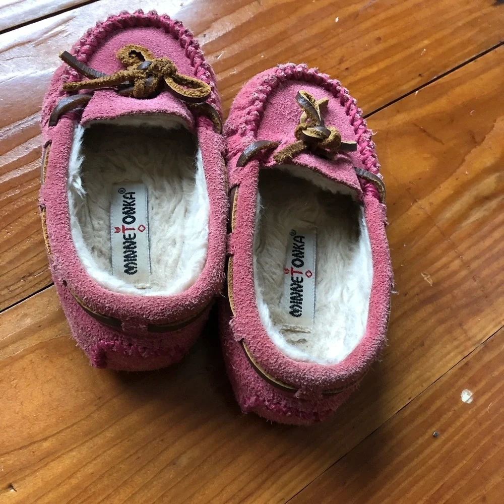 Minnetonka toddler girls 7 pink slippers moccasins shoes faux fur leather ties